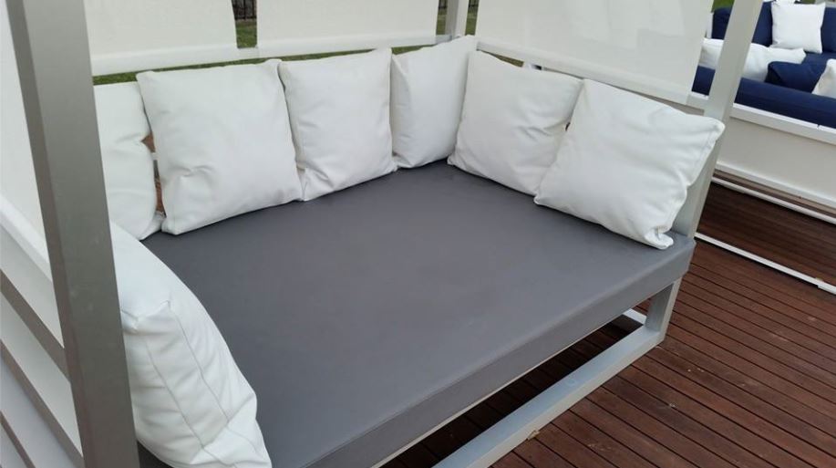 More than four people can comfortably fit in this hummer, but there are only for seat belts in the vehicle. Booth & Banquette Seating Solutions